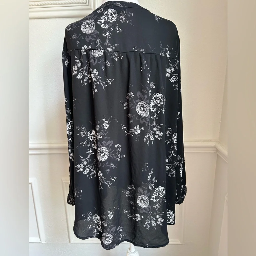 Torrid Floral Black and White Blouse, Size 2